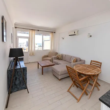 Refreshing House With Shared Terrace Near Sea In The Heart Of Bodrum グムベット