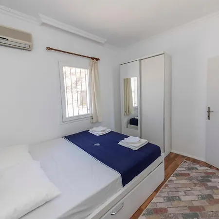Refreshing House With Shared Terrace Near Sea In The Heart Of Bodrum グムベット